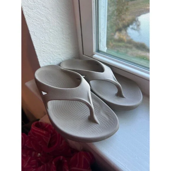 OOfos OOriginal Sandals in Nomad (Taupe/Tan) Men’s 5 | Women’s 7 - Picture 11 of 12